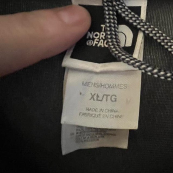 The North Face Men's Bold Red and Charcoal Jacket - Picture 8 of 8